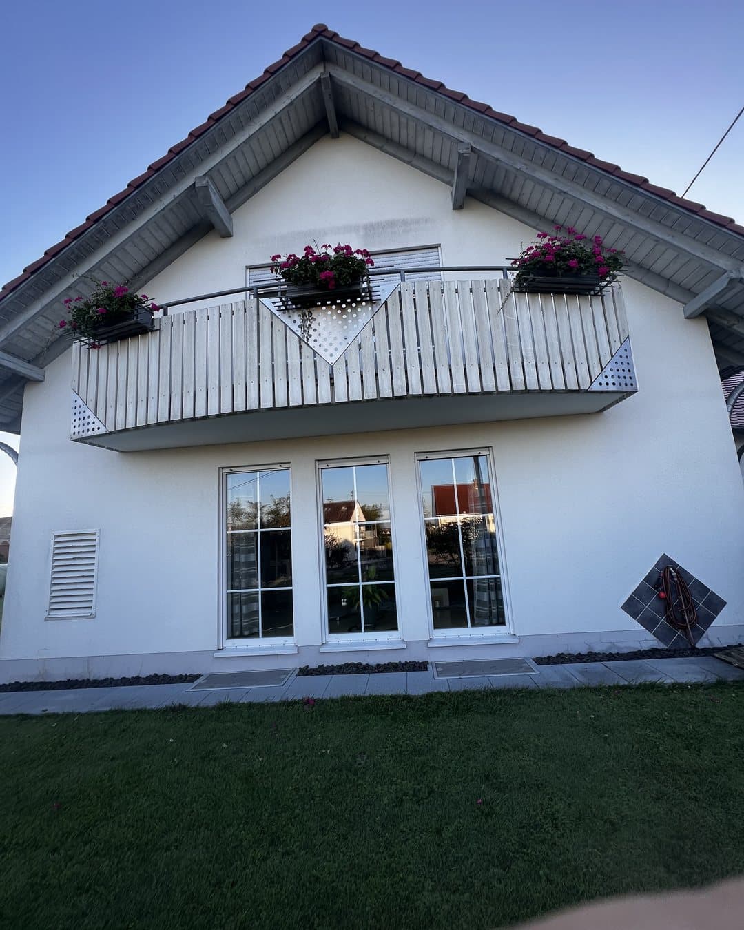 Fassade in Oberholzheim (Vorher) — Malerbetrieb Schwab, Oberschwaben
